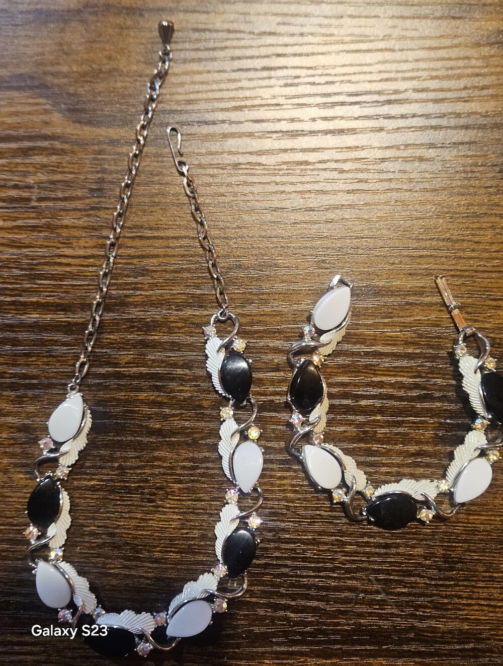 Vintage Black and White Leaf Link Necklace